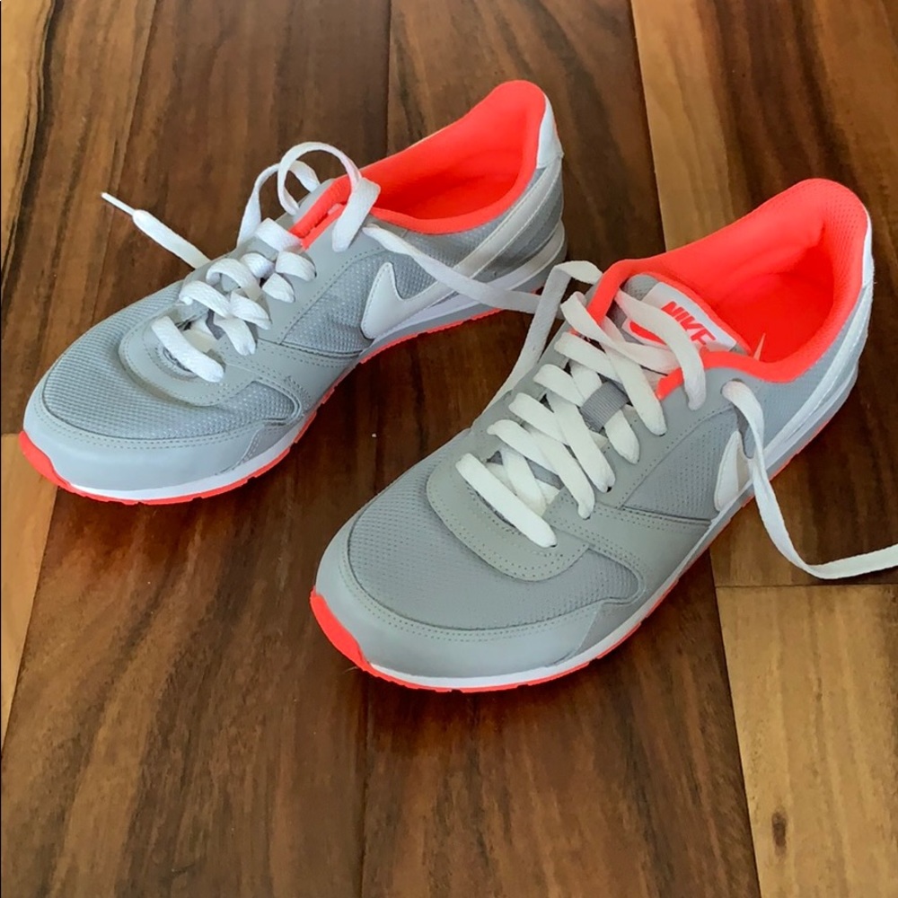 Nike Tennis Shoes